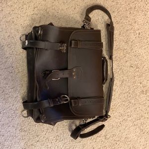 Saddleback Full leather briefcase. Detachable shoulder strap.